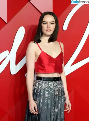 Daisy Ridley / daisyridley nude photo #0860