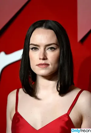 Daisy Ridley / daisyridley nude photo #0863