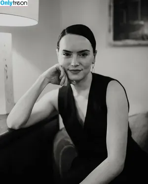 Daisy Ridley / daisyridley nude photo #0870