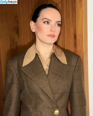 Daisy Ridley / daisyridley фото голая #0914