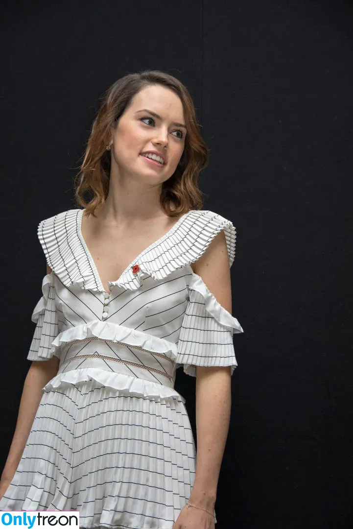 Daisy Ridley голая photo #0229 (daisyridley)