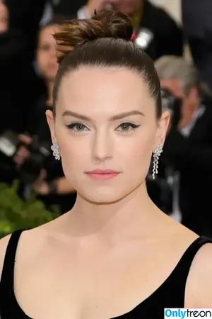 Daisy Ridley / daisyridley nude photo #1105