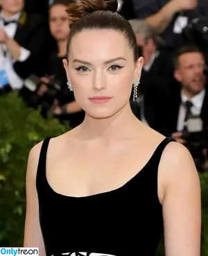 Daisy Ridley / daisyridley nude photo #1106