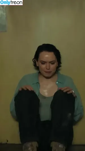 Daisy Ridley / daisyridley nude photo #1161