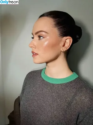 Daisy Ridley / daisyridley nude photo #1170