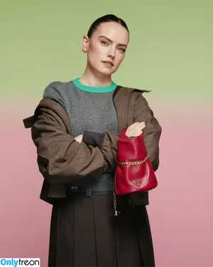 Daisy Ridley / daisyridley nude photo #1172