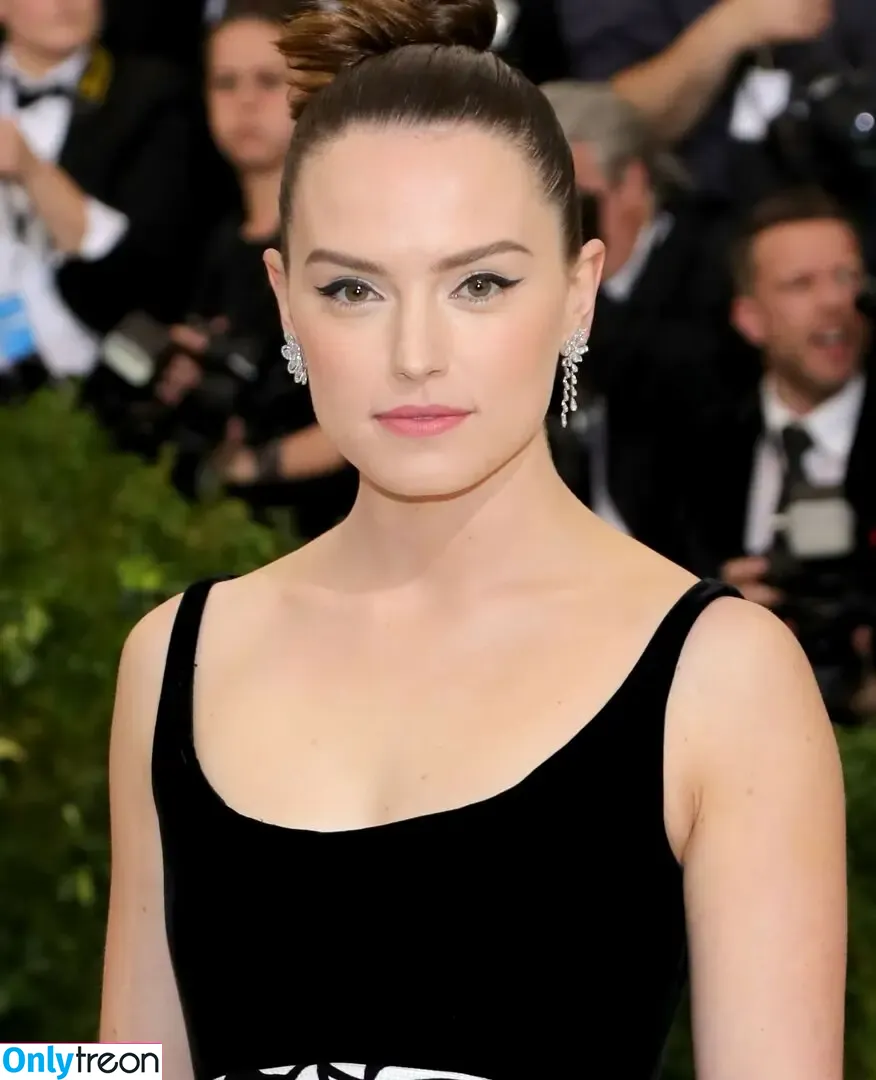 Daisy Ridley nude photo #1106 (daisyridley)