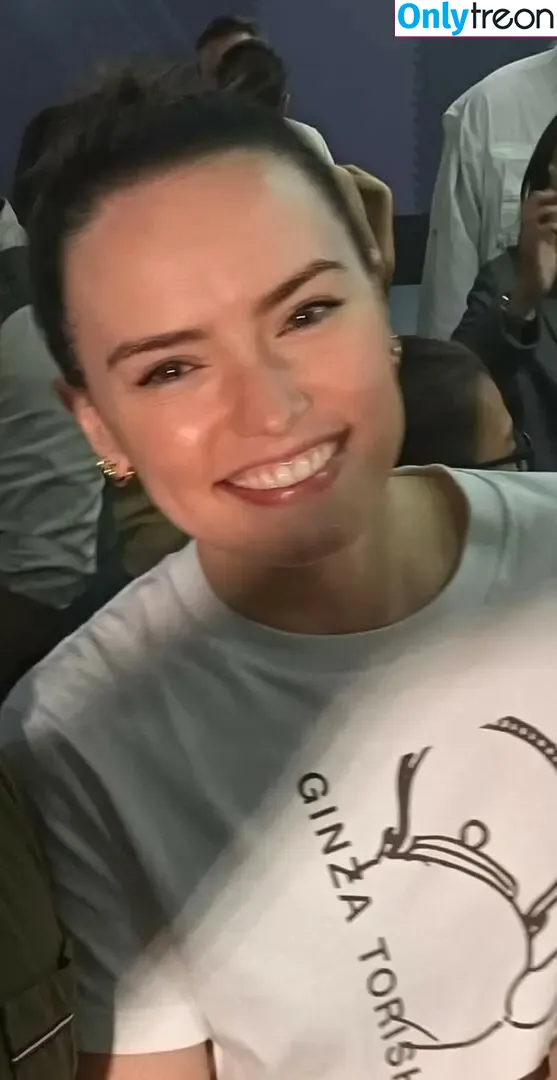 Daisy Ridley голая photo #1115 (daisyridley)
