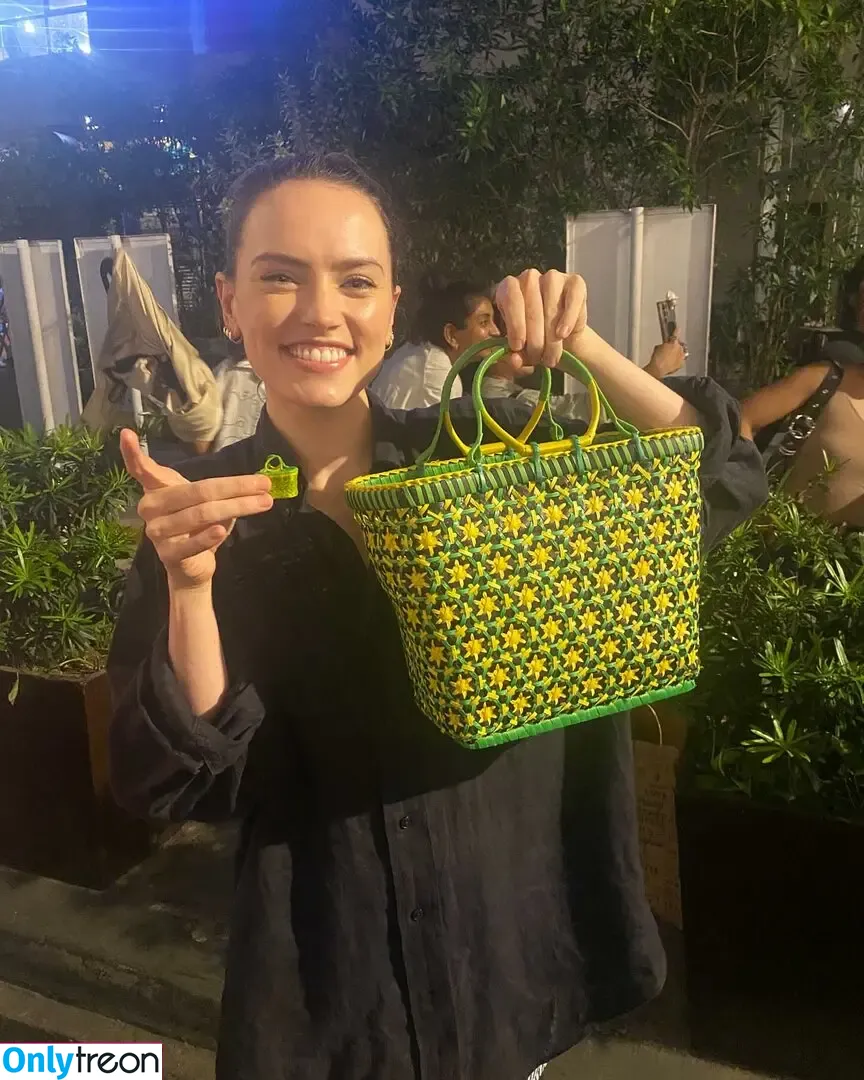 Daisy Ridley голая photo #1121 (daisyridley)