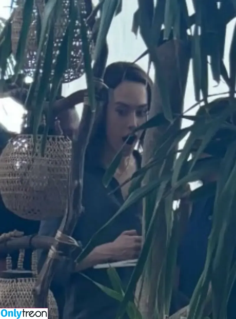 Daisy Ridley nude photo #1123 (daisyridley)