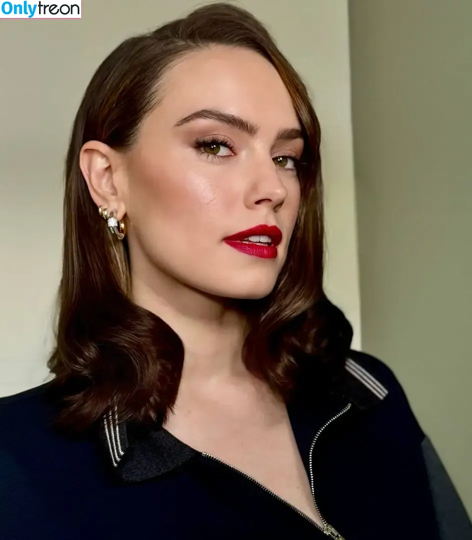Daisy Ridley nude photo #1125 (daisyridley)