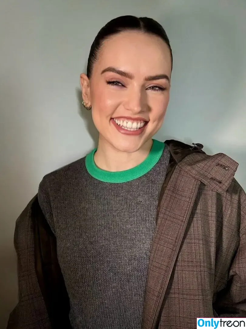 Daisy Ridley nude photo #1171 (daisyridley)