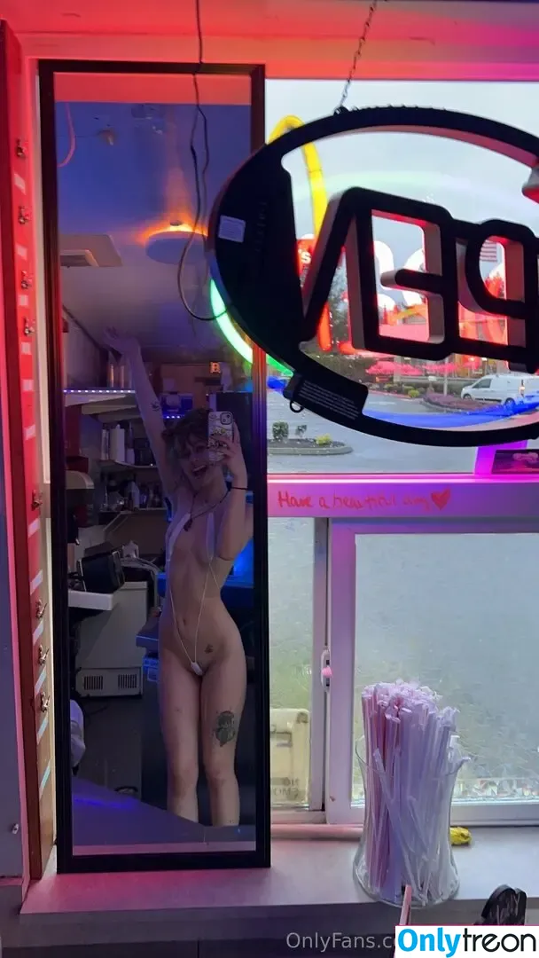 daisy1433 nude photo #0002 (baristadaisy143)