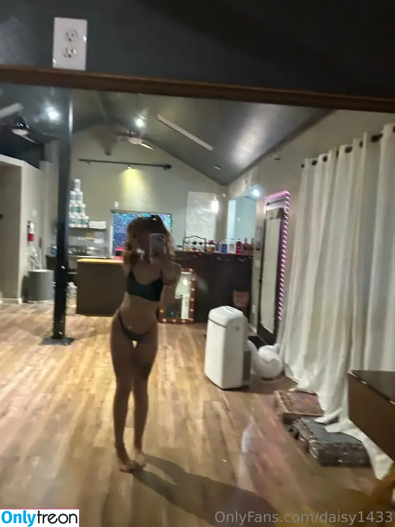 daisy1433 nude photo #0021 (baristadaisy143)