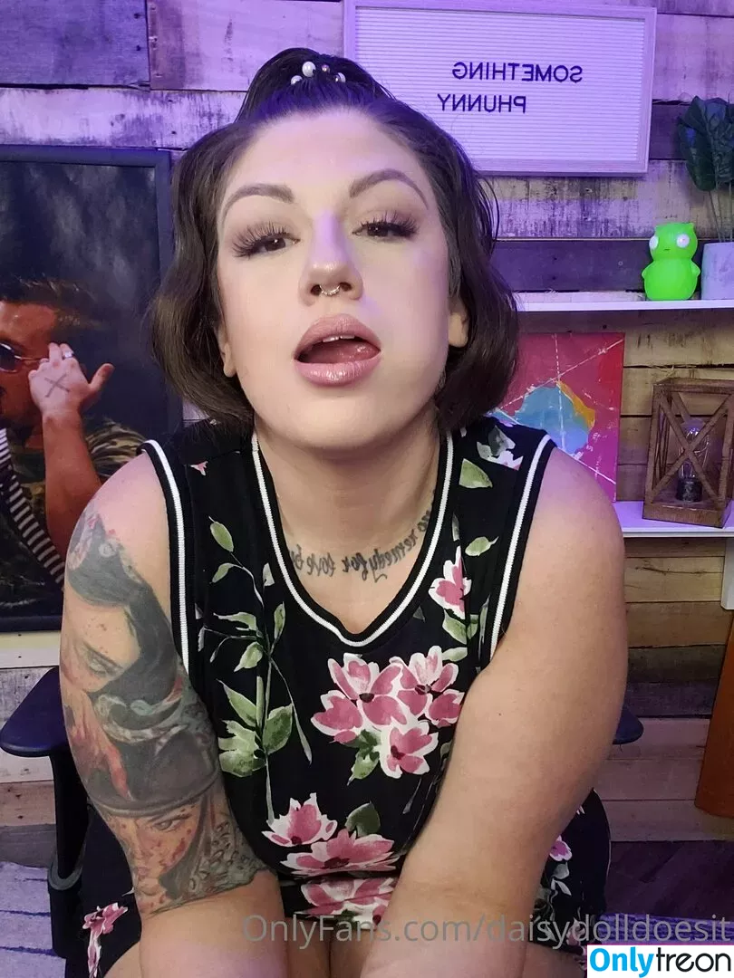 daisydolldoesit nude photo #0030 (daisydolldoesit)