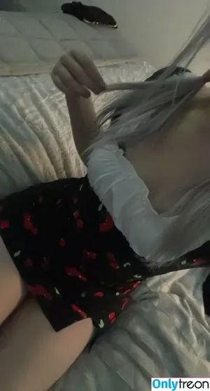 Daisytwillow nude photo #0007