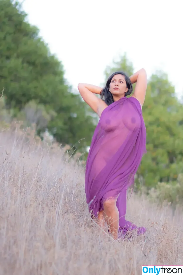 Dakini nude photo #1162 (Carla White / Devi / devithemodel / googlymonstor)