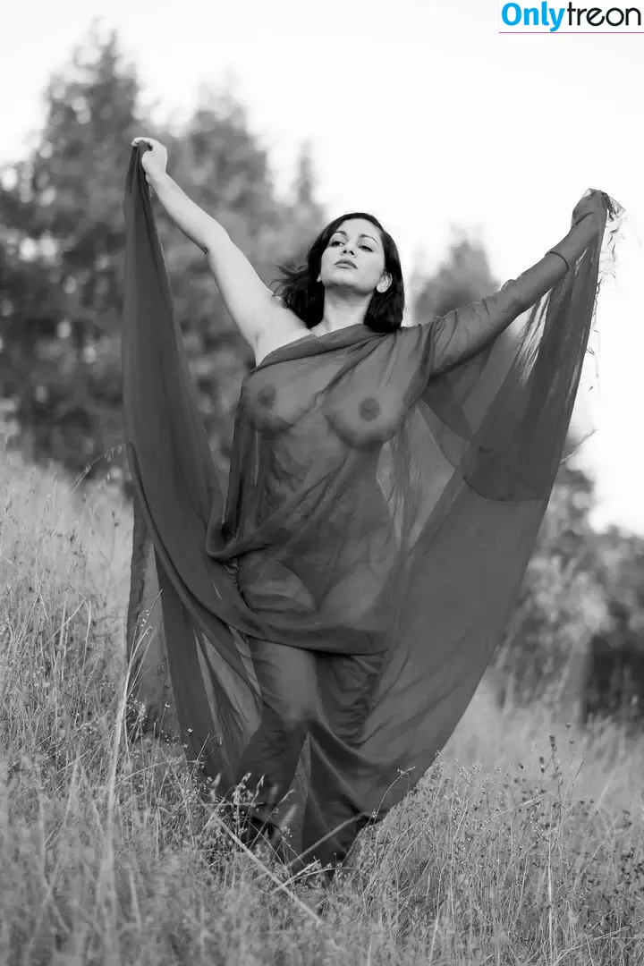 Dakini nude photo #1163 (Carla White / Devi / devithemodel / googlymonstor)
