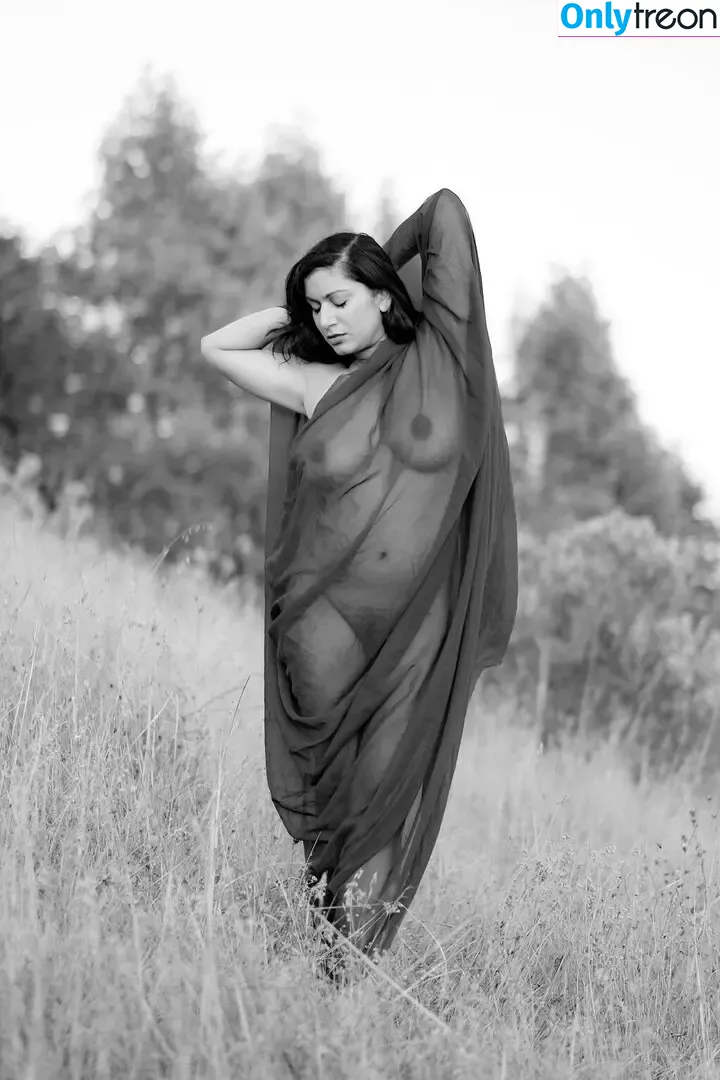 Dakini nude photo #1164 (Carla White / Devi / devithemodel / googlymonstor)