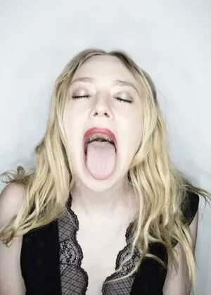 Dakota Fanning / dakotafanning nude photo #0051