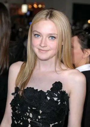 Dakota Fanning / dakotafanning nude photo #0102