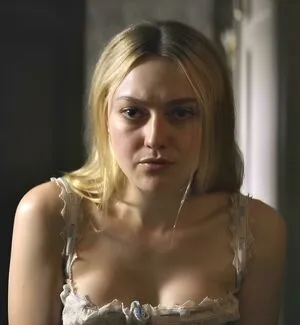 Dakota Fanning / dakotafanning nude photo #0130