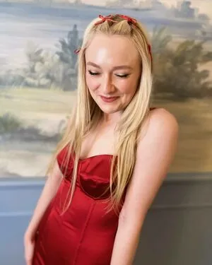 Dakota Fanning / dakotafanning nude photo #0139