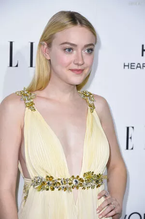Dakota Fanning / dakotafanning фото голая #0224