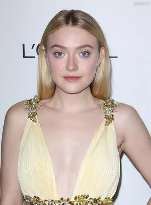 Dakota Fanning / dakotafanning фото голая #0228