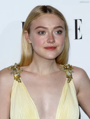 Dakota Fanning / dakotafanning фото голая #0232