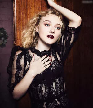 Dakota Fanning / dakotafanning фото голая #0242