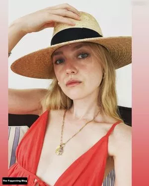 Dakota Fanning / dakotafanning фото голая #0275