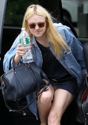 Dakota Fanning / dakotafanning фото голая #0300