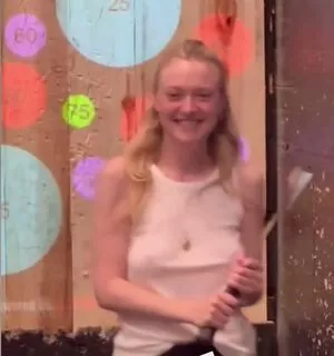 Dakota Fanning / dakotafanning фото голая #0310