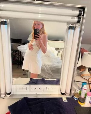 Dakota Fanning / dakotafanning фото голая #0314