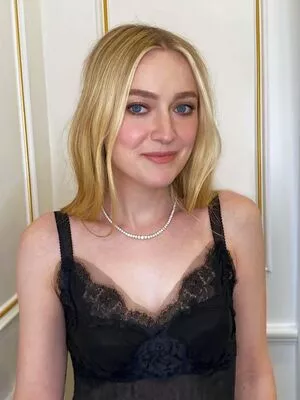 Dakota Fanning / dakotafanning фото голая #0324