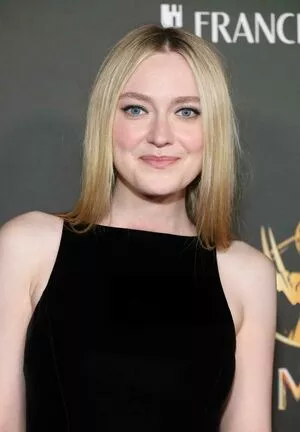 Dakota Fanning / dakotafanning фото голая #0330