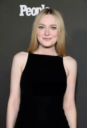 Dakota Fanning / dakotafanning фото голая #0331