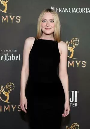 Dakota Fanning / dakotafanning фото голая #0332
