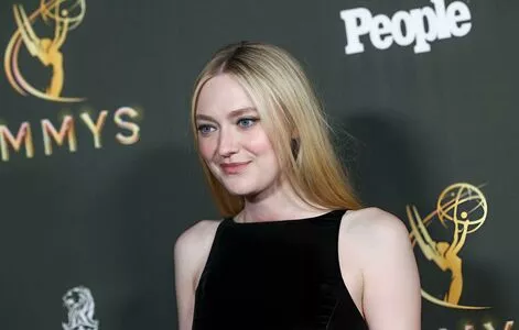 Dakota Fanning / dakotafanning фото голая #0337