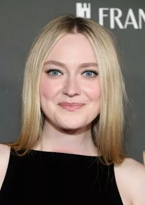 Dakota Fanning / dakotafanning фото голая #0338