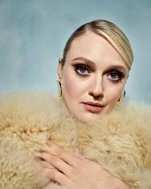 Dakota Fanning / dakotafanning фото голая #0350