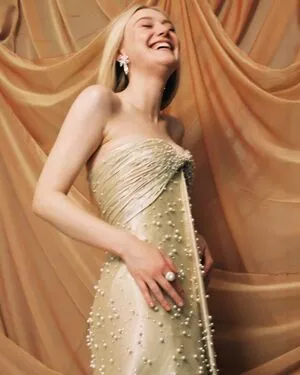 Dakota Fanning / dakotafanning фото голая #0361