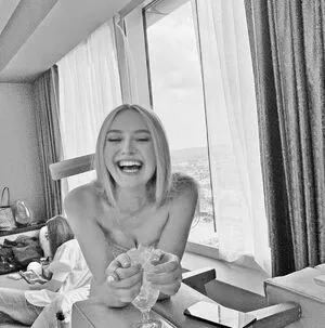 Dakota Fanning / dakotafanning фото голая #0364
