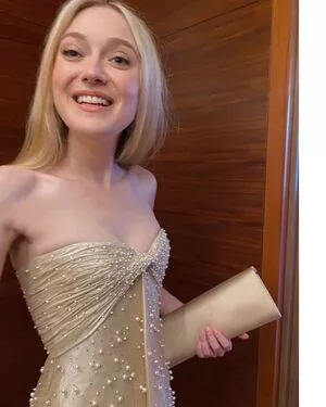 Dakota Fanning / dakotafanning фото голая #0371
