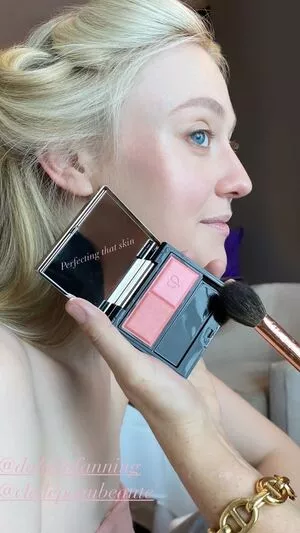 Dakota Fanning / dakotafanning фото голая #0374