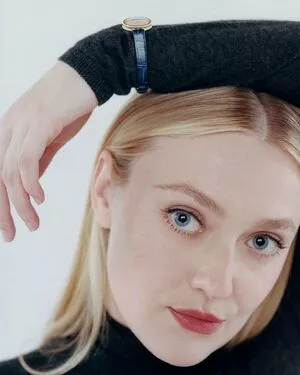 Dakota Fanning / dakotafanning фото голая #0375