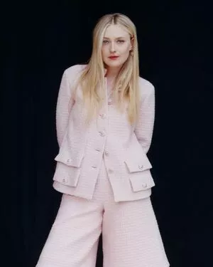 Dakota Fanning / dakotafanning фото голая #0376