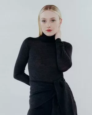 Dakota Fanning / dakotafanning фото голая #0383