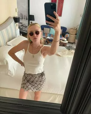 Dakota Fanning / dakotafanning фото голая #0390